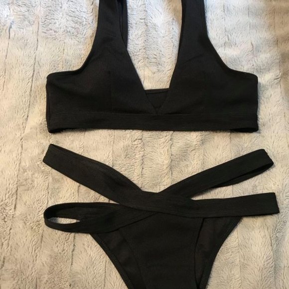 Black Bikini - Picture 1 of 1